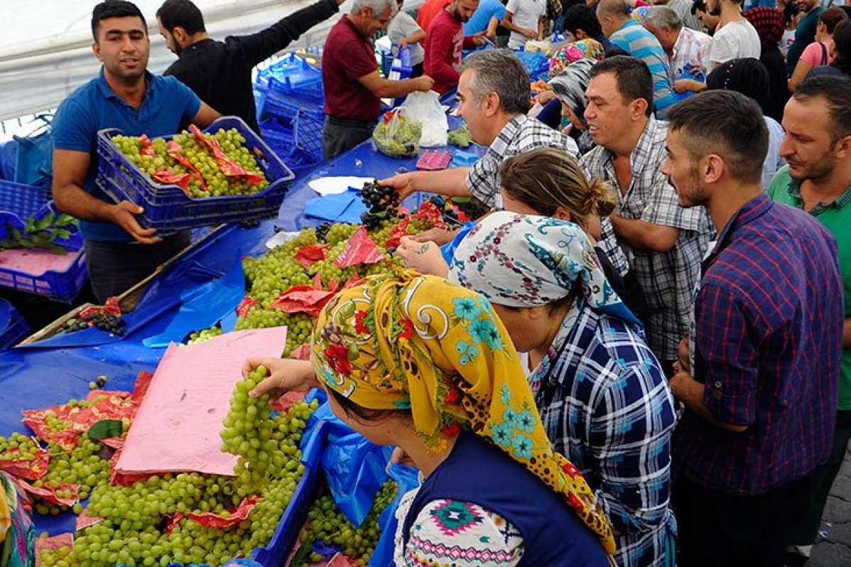 Pazardaki Tüm Ürünleri Satın Alan İşadamı, Her şeyi Bedava Dağıttı.